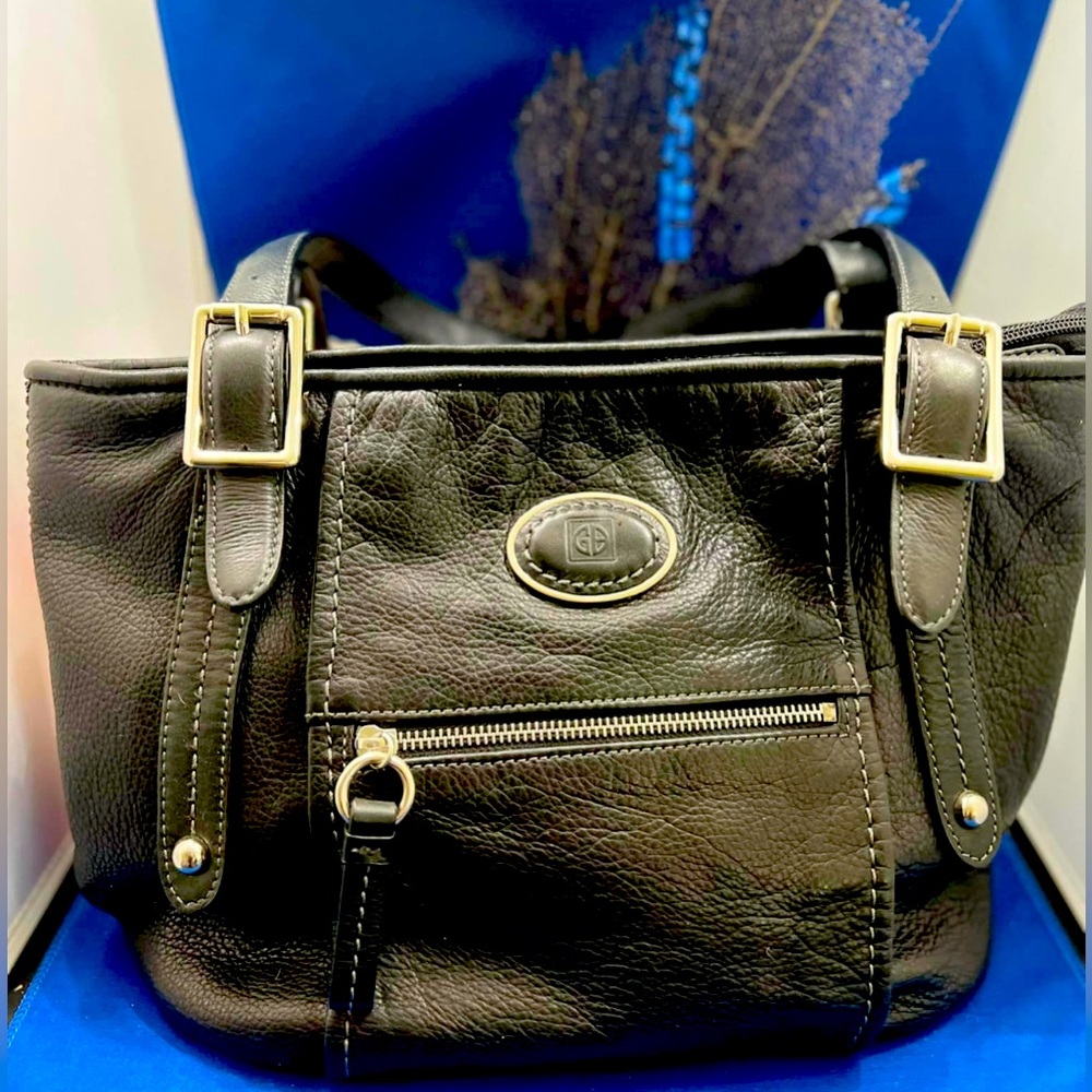 Giani Bernini black leather whip stitch– Minty fresh condition!